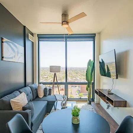 Detailed 2Bd, Highrise Dt, Pool, Gym, Parking, Sleeps 8 Apartment